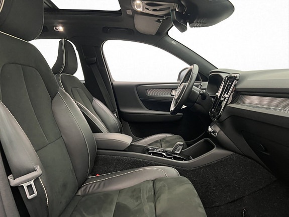 Volvo XC40 30 of 30