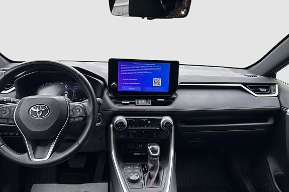 Toyota RAV4 Plug-in Hybrid 3 of 5