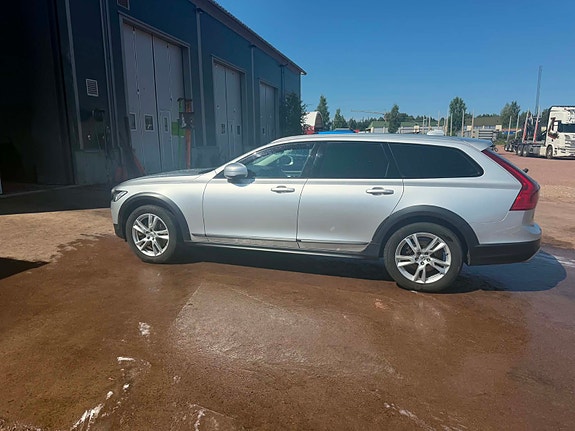 Volvo V90 Cross Country 3 of 4
