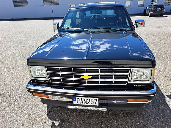 Chevrolet Blazer 2 of 5