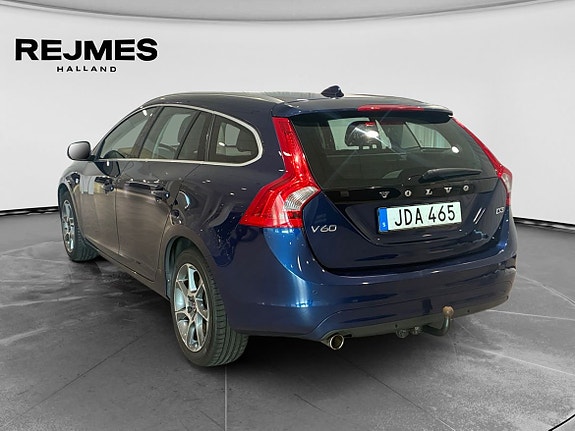 Volvo V60 2 of 5