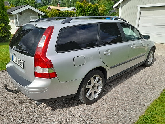 Volvo V50 4 of 5