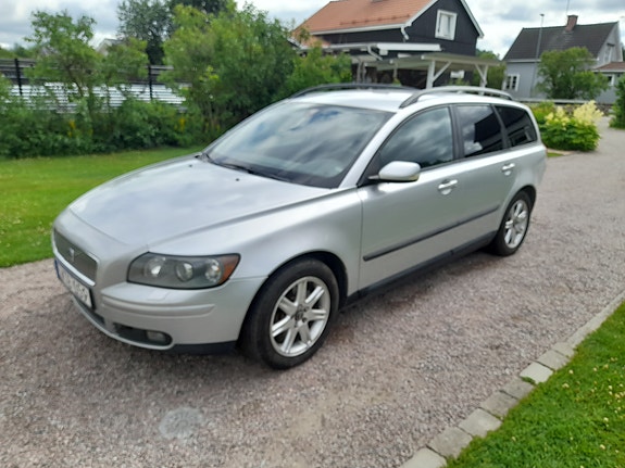 Volvo V50 3 of 5