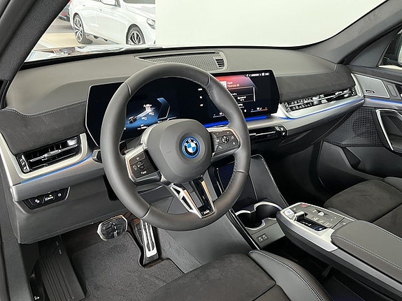 BMW iX1 5 of 5