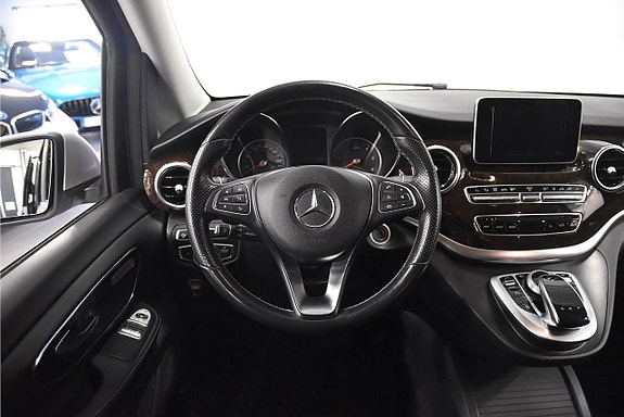 Mercedes-Benz V250 d 2 of 5