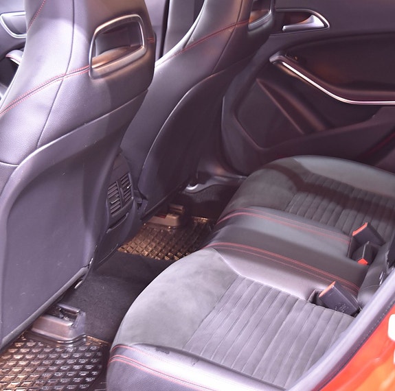 Mercedes-Benz CLA200 18 of 20