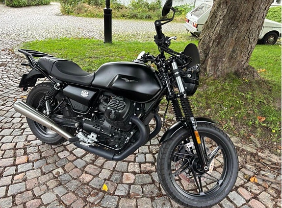 Moto Guzzi V7 850 3 of 5