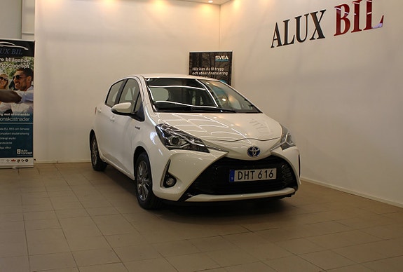 Toyota Yaris 2 of 19