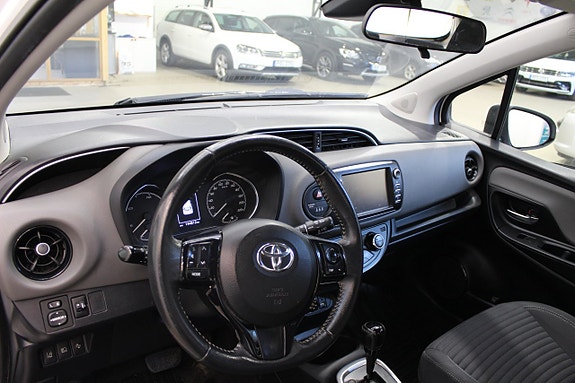 Toyota Yaris 12 of 19