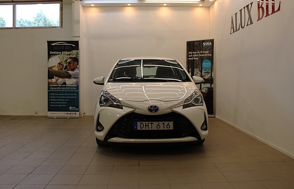 Toyota Yaris 3 of 19