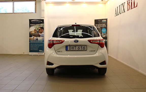 Toyota Yaris 7 of 19
