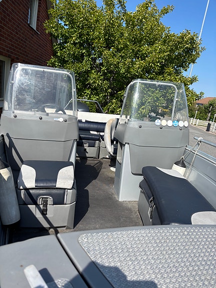 Buster X 2007 – Yamaha 80 hk – Trailer ingår – Projekt/Reparationsobjekt 2 of 7