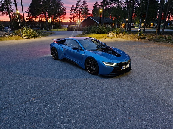 BMW i8 2 of 4