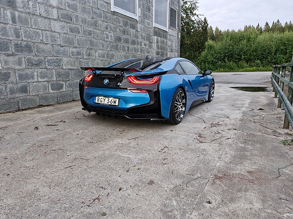 BMW i8 3 of 4