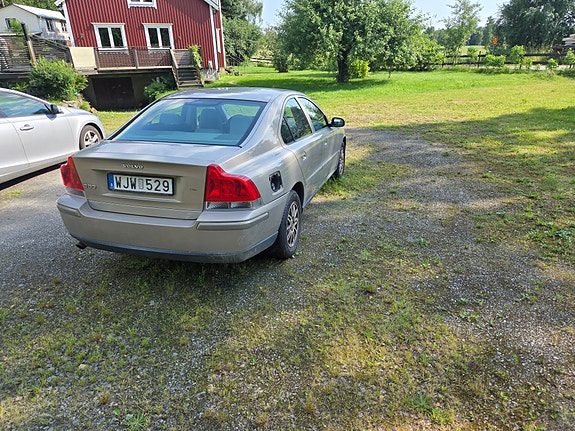 Volvo S60 4 of 5