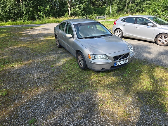 Volvo S60 2 of 5