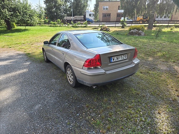 Volvo S60 3 of 5