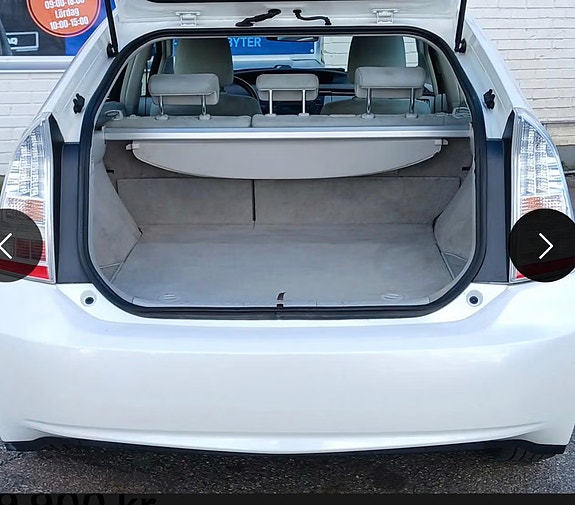 Toyota Prius 4 of 5