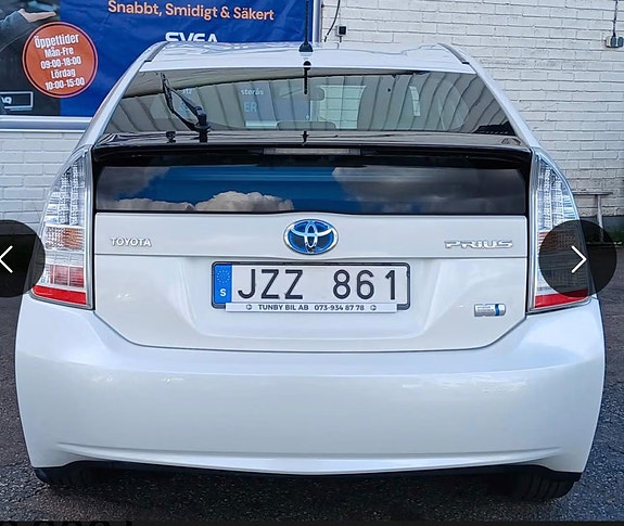 Toyota Prius 3 of 5