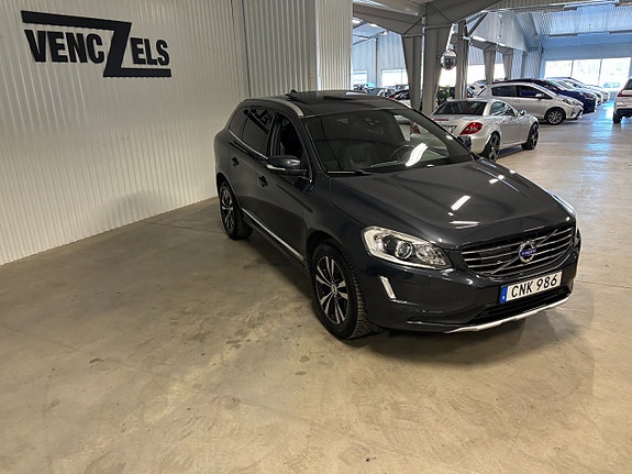 Volvo XC60 2 of 15