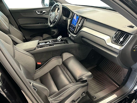 Volvo XC60 13 of 29