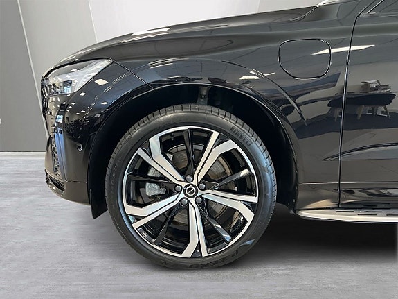 Volvo XC60 8 of 29