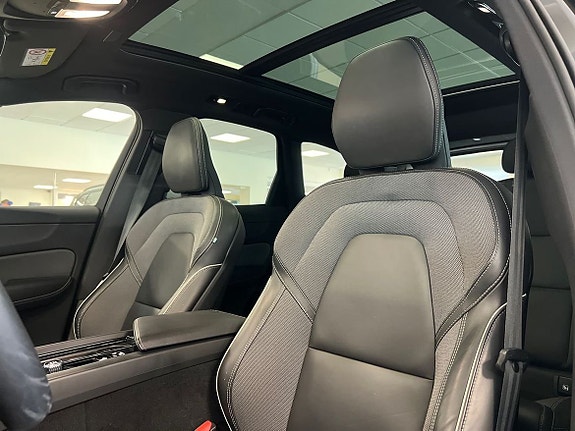 Volvo XC60 10 of 29