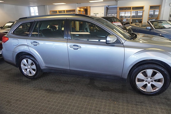 Subaru Outback 3 of 5