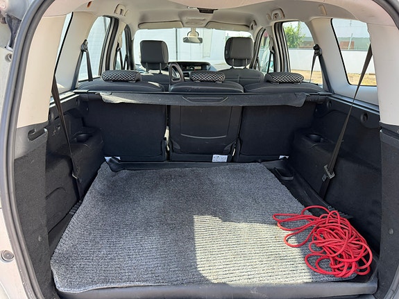 Renault Grand Scenic III 10 of 10