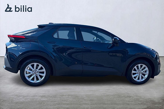 Toyota C-HR 18 of 21