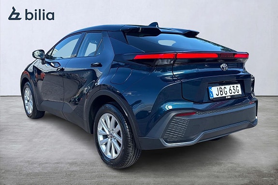 Toyota C-HR 2 of 21
