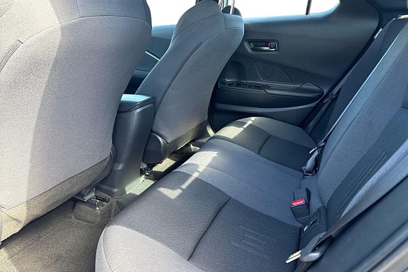Toyota C-HR 13 of 21