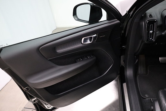Volvo XC40 11 of 24