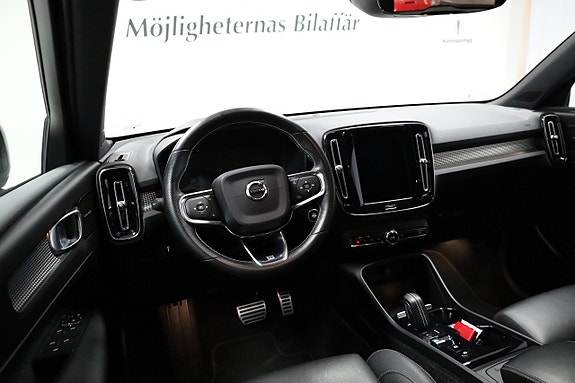 Volvo XC40 3 of 5