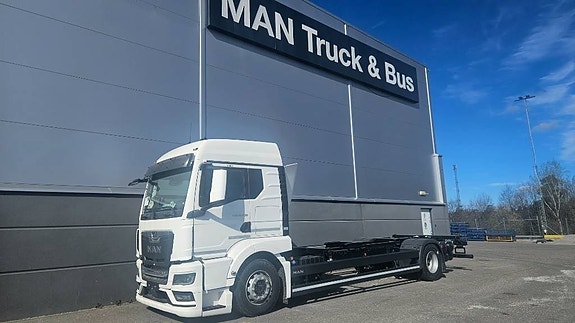 MAN TGS 18.400 4X2 LL CH 2 of 3