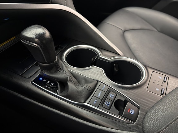 Toyota Camry 18 of 25
