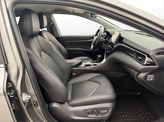 Toyota Camry 9 of 25