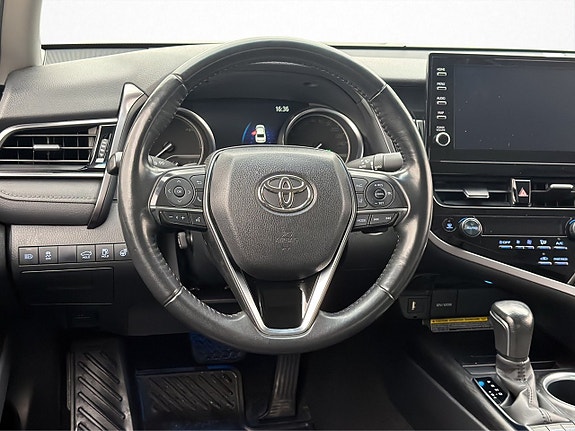Toyota Camry 12 of 25