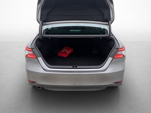 Toyota Camry 8 of 25