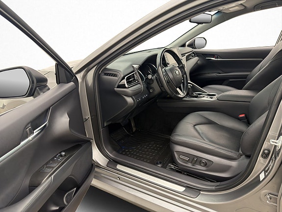 Toyota Camry 13 of 25