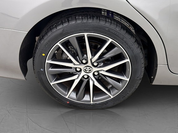 Toyota Camry 24 of 25