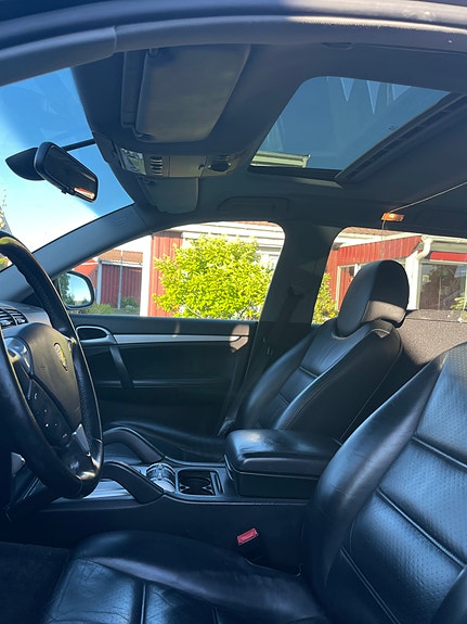 Porsche Cayenne S 2 of 10