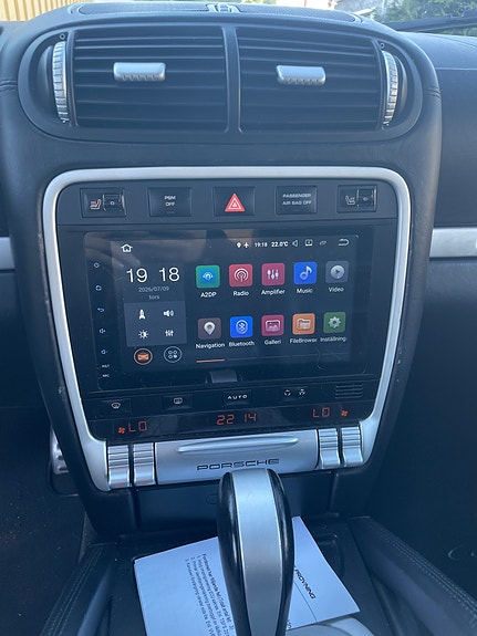Porsche Cayenne S 4 of 10