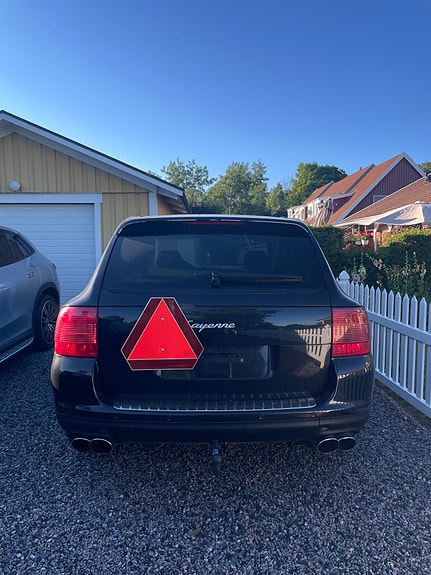 Porsche Cayenne S 8 of 10