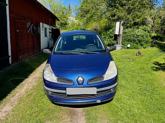 Renault Clio 2 of 8