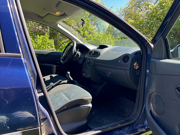 Renault Clio 7 of 8