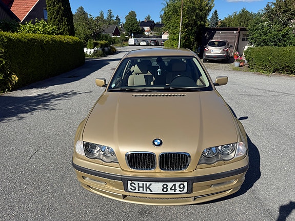 BMW 330Xi 4 of 5