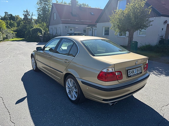 BMW 330Xi 3 of 5
