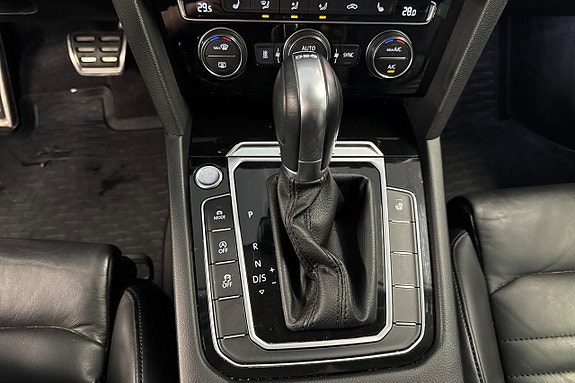 Volkswagen Passat Alltrack 17 of 20