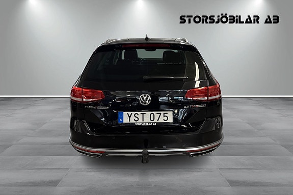 Volkswagen Passat Alltrack 4 of 20